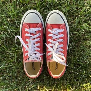 Classic red low rise Converse Women’s size 7